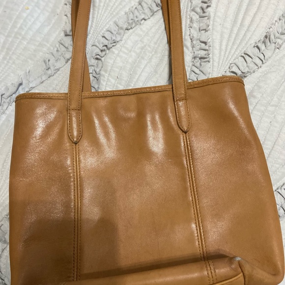 COACH Tan purse. See pics for condition & measurements - Picture 3 of 11